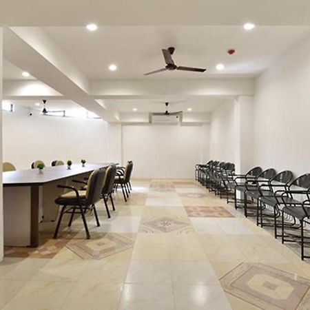 Fabhotel Siddharth Corporate - Vavol, Gandhinagar Zewnętrze zdjęcie