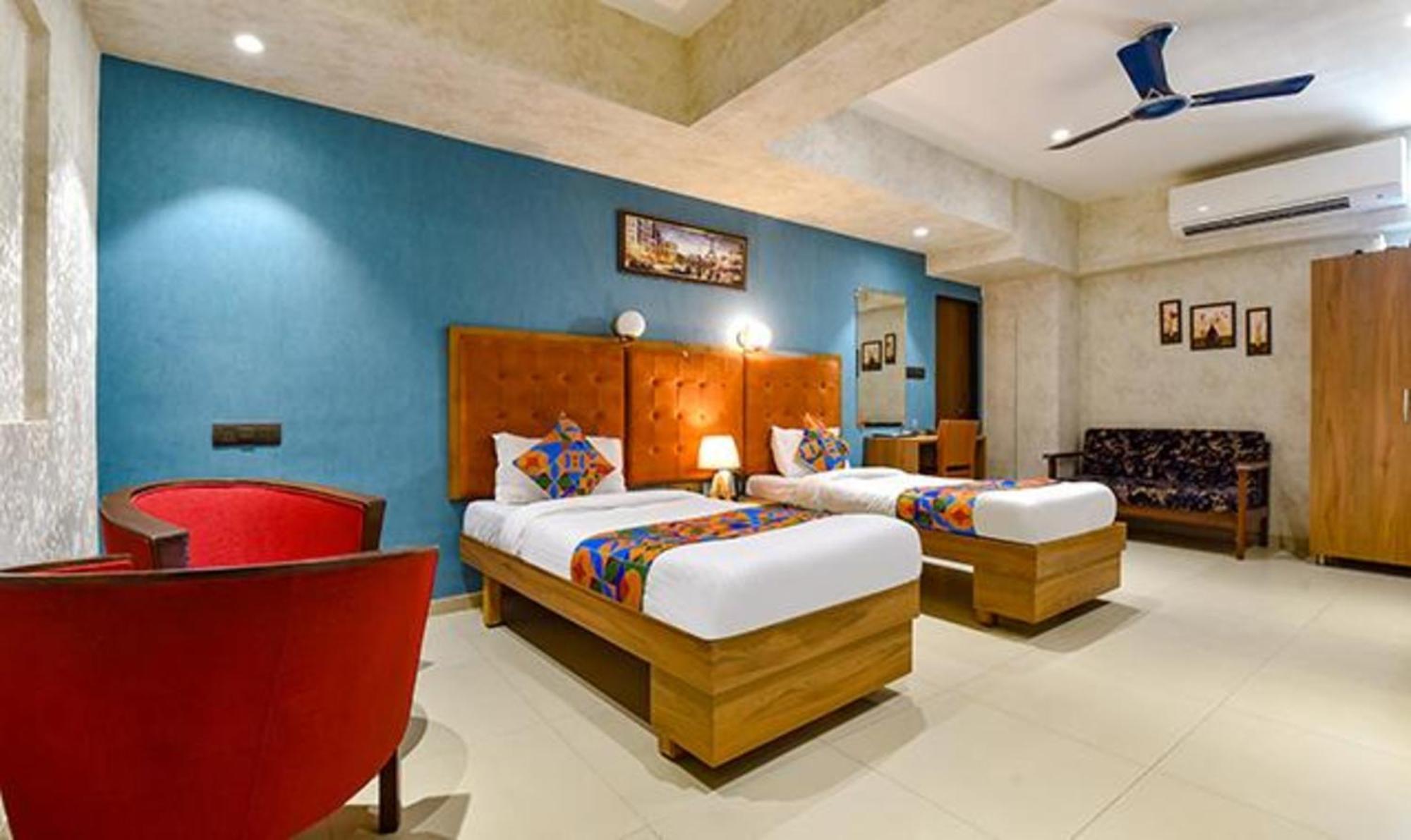 Fabhotel Siddharth Corporate - Vavol, Gandhinagar Zewnętrze zdjęcie
