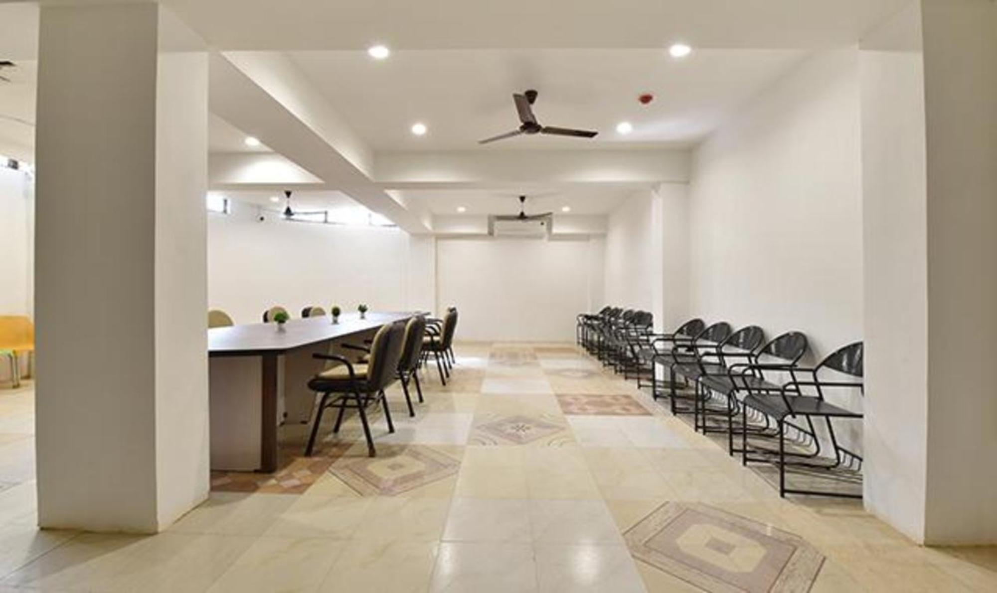 Fabhotel Siddharth Corporate - Vavol, Gandhinagar Zewnętrze zdjęcie