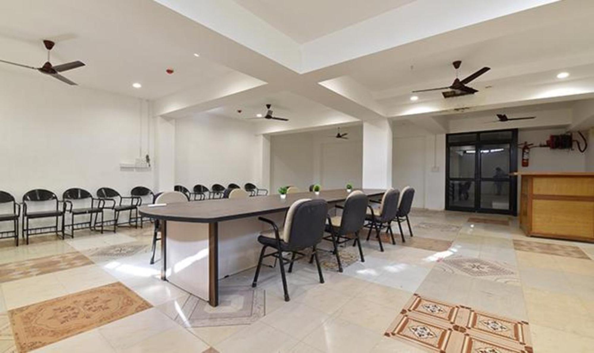 Fabhotel Siddharth Corporate - Vavol, Gandhinagar Zewnętrze zdjęcie