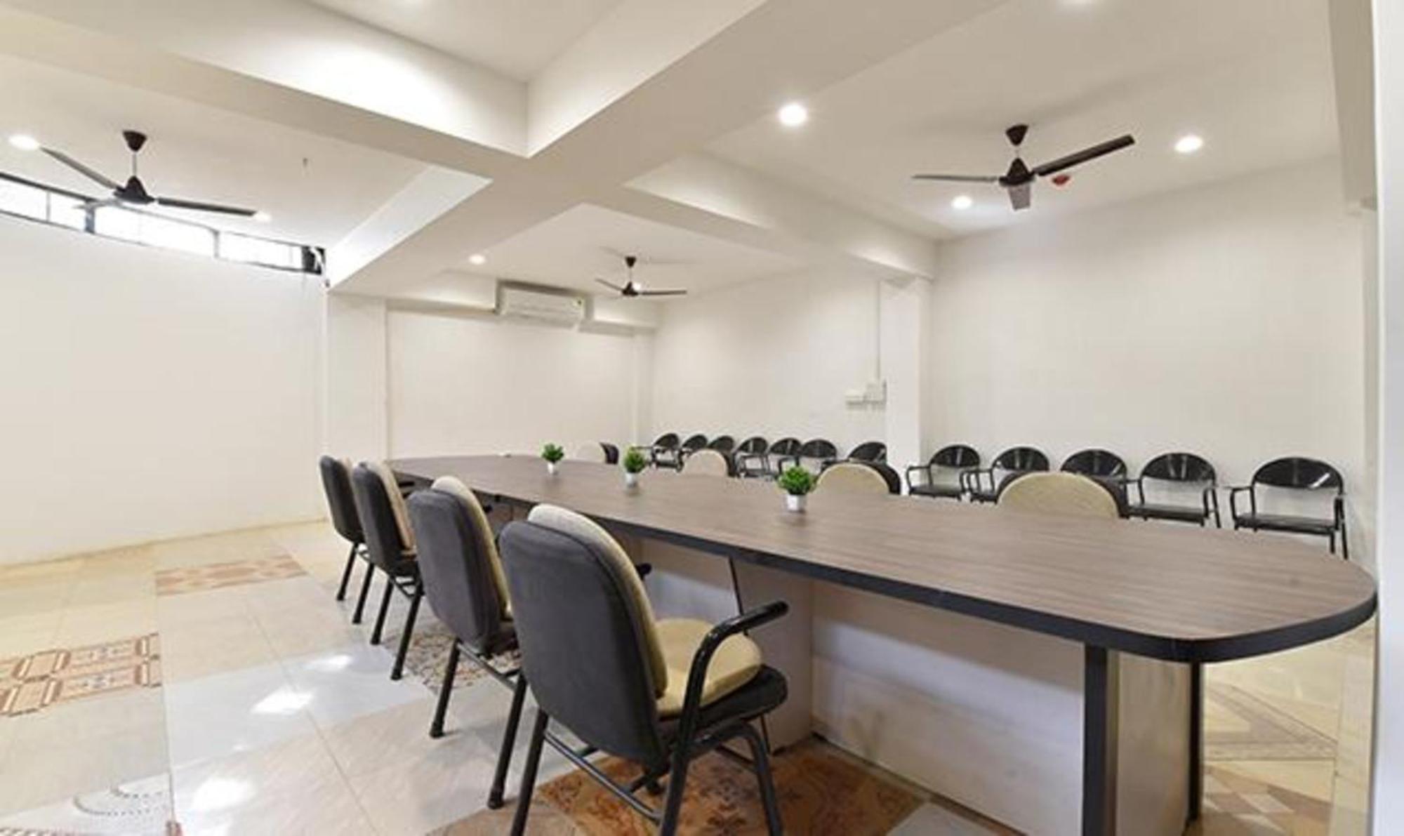 Fabhotel Siddharth Corporate - Vavol, Gandhinagar Zewnętrze zdjęcie