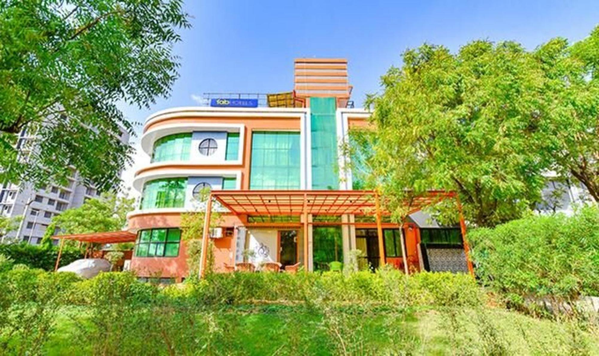 Fabhotel Siddharth Corporate - Vavol, Gandhinagar Zewnętrze zdjęcie