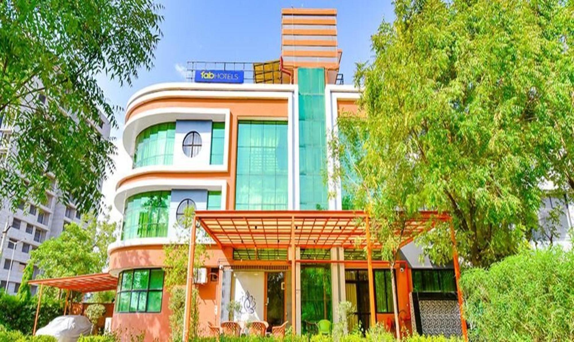 Fabhotel Siddharth Corporate - Vavol, Gandhinagar Zewnętrze zdjęcie